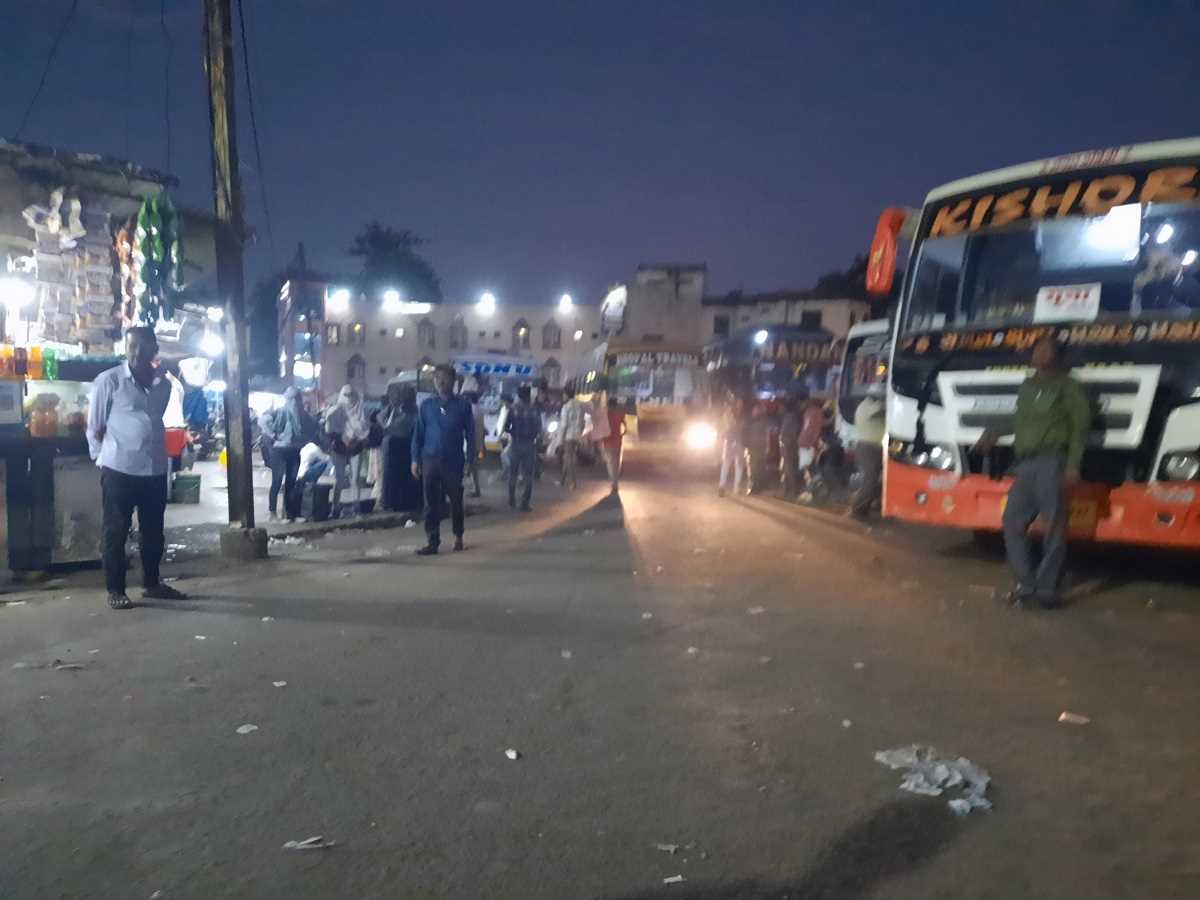 नादरा बस स्टैंड भोपाल पर यात्रियों से ठगी, परिवहन विभाग की मिलीभगत